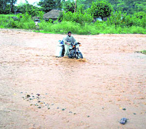 The food-like condition of the Kandwal-Bhadroya link road cannot discourage this milkman from continuing with his daily routine on Wednesday morning.