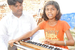 Daughter of a small-time musician, Jyoti (10) may be low on resources but has loads of talent. 
