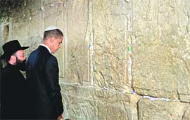US Democratic presidential candidate Barack Obama (right) stands by the Western Wall in the old city of Jerusalem with Rabbi Shmuel Rabinovich on Thursday. Obama heads for Europe after vowing to forge an unshakeable bond with Israel if he becomes the next US President and warns that a nuclear Iran will pose a grave threat which the world must forestall.
