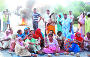 Angry residents of Dayalpur not only blocked traffic on the Jalandhar-Amritsar national highway but also damaged vehicles.