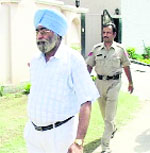 A security guard provided by the district police to Prime Minister Manmohan Singhs brother Surjit Singh Kohli in Amritsar