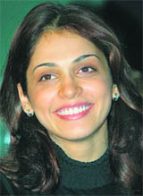 Ishaa Koppikar got the Filmfare Best Female Debut Award for her Tamil film Kadhal Kavithai