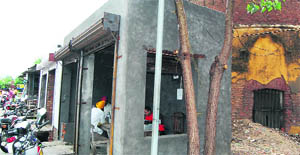 Concrete shops have come up in the vicinity of the national monument at Ajnala where more than 300 mutineers of the 1857 Revolt were kept.