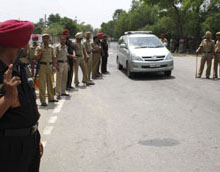 Punjab police personnel at Doomwali barrier checking a vehicle heading for Dabwali (Haryana) on Sunday, the day of bhog ceremony of Harmander Singh.