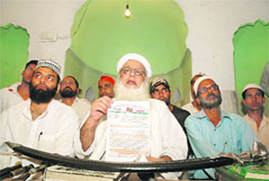 Shahi Imam of Jama Masjid Maulana Habibur Rahman addresses a press conference in Ludhiana.