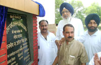 MP Zora Singh Mann laying foundation stone of the second block of Sanatan Dharam Hospital in Abohar on Monday.