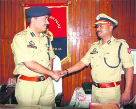 S.D. Jamwal (left) takes charge as SSP, Jammu, from his predecessor, Alok Kumar