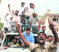 Kashmiri transporters protest in Srinagar on Thursday against the Shiv Sena and the BJP for the damage caused to their vehicles on the Jammu national highway.