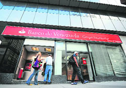 The facade of the Banco de Venezuelas main office in Caracas on Thursday. Venezuelan President Hugo Chavez has announced the nationalisation of the Banco de Venezuela, branch of the Spanish group Grupo Santander. 