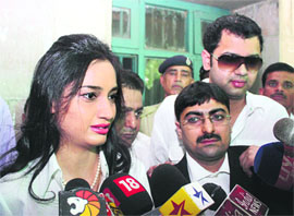 Rahul Mahajan (in dark glasses) and Shweta at the Gurgaon courts on Friday.