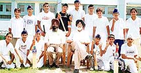 Members of the winning Anand Isher Senior Secondary School, Chhappar, team with officials at Mandi Ahmedgarh