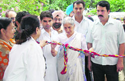 Health minister Laxmi Kanta Chawla inaugurates a trauma centre at the Pathankot Civil Hospital