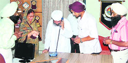 Baba Jarnail Singh clears a concept on religion and online education at Government College, Karamsar, near Ahmedgarh