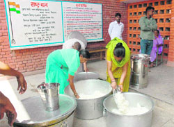 Staff transfer food with bare hands at Government Model High School, Colony No. 4