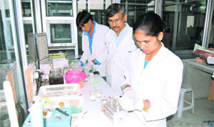 Dr R.M. Arora (centre) works with technicians at Shiv Shakti Blood Bank, Sirsa.