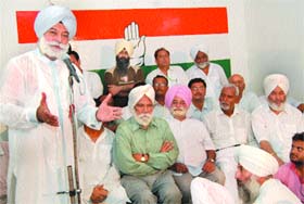 Congress spokesman Bir Devinder Singh addresses party workers and supporters in Jalandhar