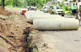 A trench on the internal road of Sector 42 poses a danger to motorists driving at night due to the absence of illuminated warning signboard.