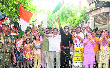 People protest as the high-level delegation hold talks with the Amarnath Sangharsh Samiti in Jammu on Saturday.
