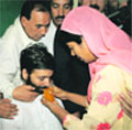 Yaseen Malik ends his fast at SKIMS in Srinagar
