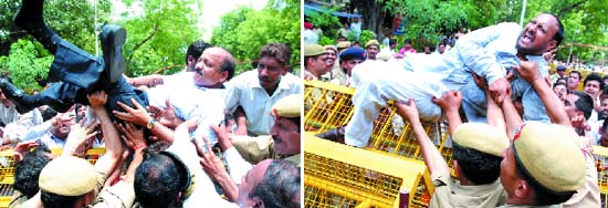 Delhi Pradesh Bharatiya Janata Party president Harsh Vardhan (Left) and activists (Right) try to jump police barricade at Parliament Street during the 'Jail Bharo Andolan' launched by the party against the revocation of land transfer to the Shri Amarnath Shrine Board, in New Delhi