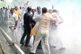 The UT police uses water cannons to disperse BJP protesters in Chandigarh