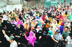 Women shout slogans against the killing of Hurriyat leader Sheikh Abdul Aziz during his funeral ceremony in Srinagar
