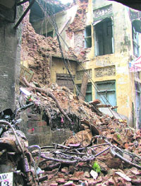 An old abandoned building that collapsed at Karta Ram Street near Chaura Bazar in Ludhiana on Thursday.