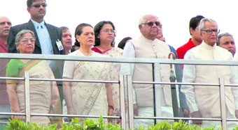Former Vice-President Bhairon Singh Shekhawat, Lok Sabha Speaker Somnath Chatterjee, Congress president Sonia Gandhi and Prime Minister Manmohan Singhs wife Gursharan Kaur during the 62nd Independence Day celebrations at the Red Fort in New Delhi on Friday.