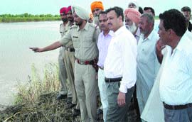 DC N.S. Avhad takes stock of flood control measures in Nawanshahr district on Friday. 