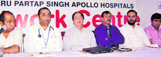 Office-bearers of Apollo Hospital and Hind Hospital sign a memorandum of understanding to establish a network centre at Ahmedgarh on Sunday.