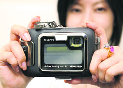 A Sony employee displays the new marine housing "Marine Pack MPK-THG" for the company's new digital cameras "Cybershot DSC-T700" and "DSC-T77", enabling to use it at a depth of up to 40 metres, in Tokyo on Monday. Sony will put it on the market on September 5.