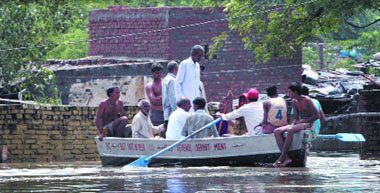 The relief and revenue department shifts villagers from the flood-hit catchment area of the river Yamuna in New Delhi on Monday.