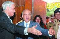 Lt. Governor Tejendra Khanna with Union law minister H.R. Bhardwaj and Delhi police commissioner Y.S. Dadwal.