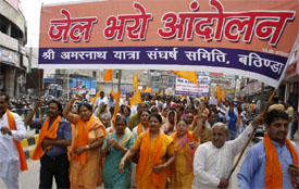 Hundreds of people took part in Jail Bharo Andolan following a strike call given by the Shri Amarnath Yatra Sangharsh Samiti, Bathinda.