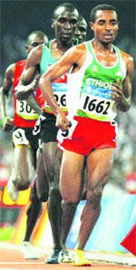 Winner Kenenisa Bekele of Ethiopia runs in front of second-placed Eliud Kipchoge of Kenya during the men's 5000m final.