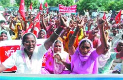 Activists of the Pendu Mazdoor Union raise slogans against government in Jalandhar. 