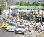A heavy rush in Hari Singh High Street during the curfew relaxation in Sringar on Wednesday