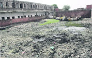 Garbage decays in Shanti Nagar, Gyaspura