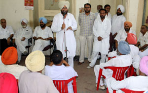 Just a few days ahead of scheduled Lambi rally, Bathinda district rural Congress chief Narinder Singh Bhuleria addressed party workers on Thursday.