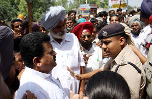 Congress leaders bring along some dwellers of Dhobiana Basti, who were uprooted during PUDAs demolition drive, to meet deputy commissioner Rahul Tewari in Bathinda on Friday. They were stopped by the police outside the DCs residence. 