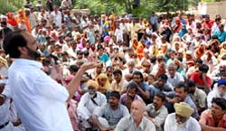 Bathinda MLA Harminder Singh Jassi meeting the affected families at Dhobiana Basti in Bathinda