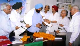 Members of the Senior Citizens Council honouring chairman of the Bathinda Municipal Corporation Baljit Singh Bir Behman