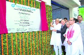Haryana Chief Minister Bhupinder Singh Hooda along with Tadahiro Yoshida, CEO of YKK Corporation, at the foundation stone-laying ceremony at Bawal (Rewari)