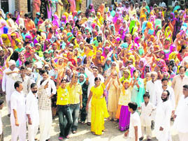 Protesters allege irregularities in the BPL lists in Dabwali.