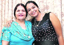 Manjit Ahuja with daughter Amanpreet