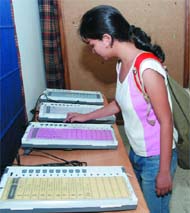 A student casts vote at Miranda House. 