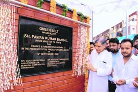 Union minister of state for finance and parliamentary affairs Pawan Kumar Bansal inaugurates the green belt in Sector 45-C, Chandigarh