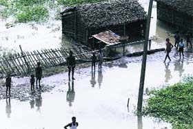 Flood-affected villagers wait for relief materials to be dropped by the Indian Air Force in Madhepura district of Bihar