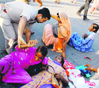 Where are women cops? ASP Madhur Verma physically removes Aanganwari workers from the protest site