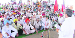 Kul Hind Khet Mazdoor Union national general secretary Sunit Chopra addresses a state convention in Ludhiana on Monday.